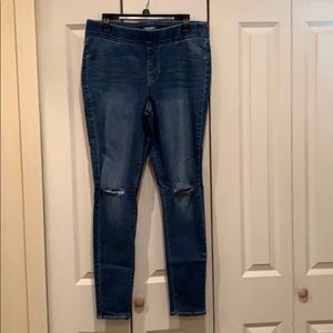 Jeggings with slit knees